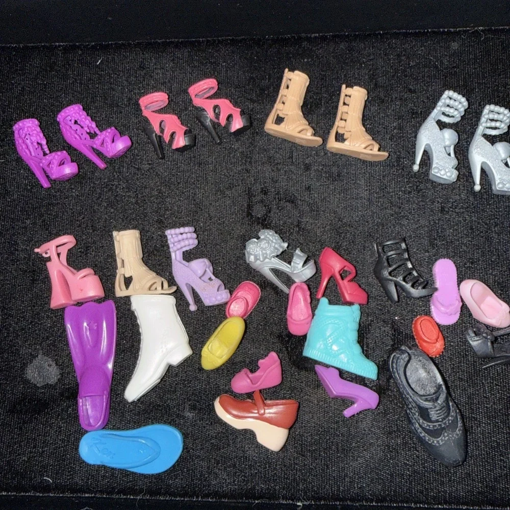 LOT OF 4 PAIR OF BOOTS SHOES AND Lots Of Misc Shoes MORE FOR BARBIE 5403‎